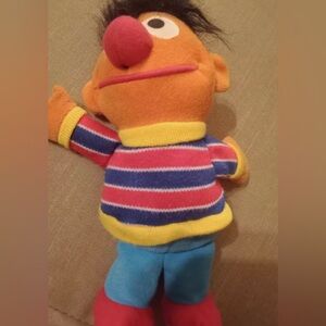 Vintage sesame street Tyco “Ernie” 7 inch Beanie toy from 1997, great condition!